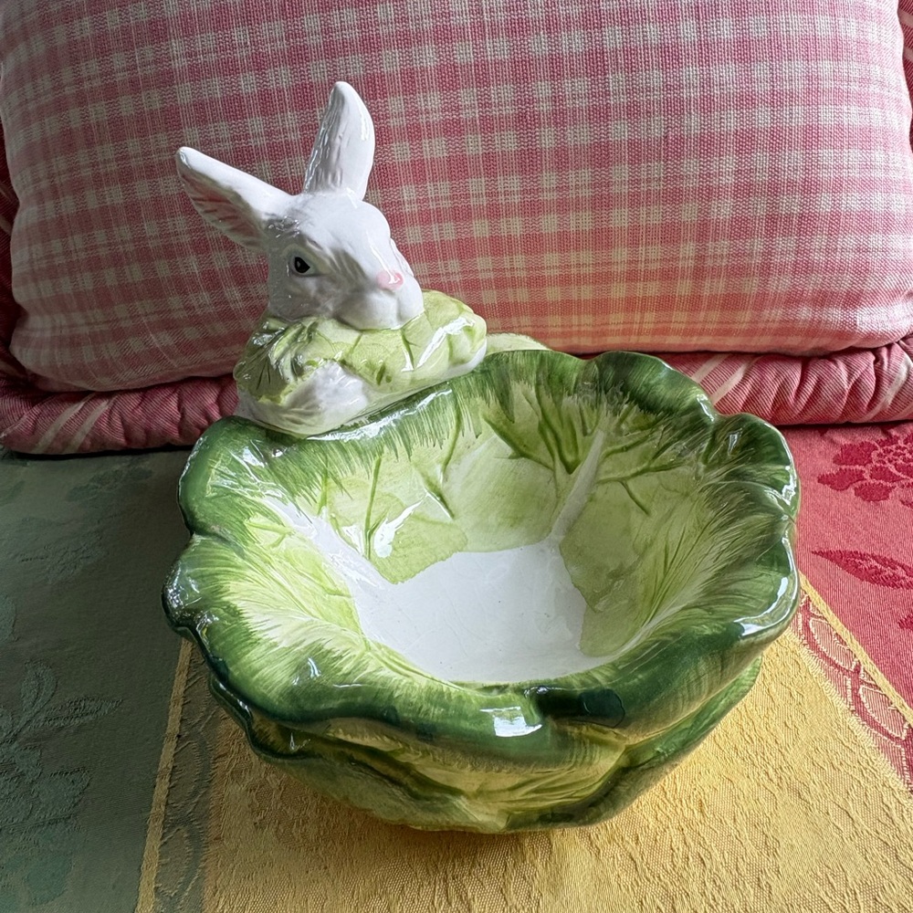 Green Ceramic Bunny Lettuce Bowl - Decorative Home Art